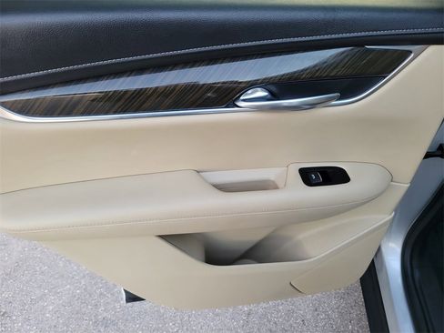 Used 2019 Cadillac XT5 FWD image 10