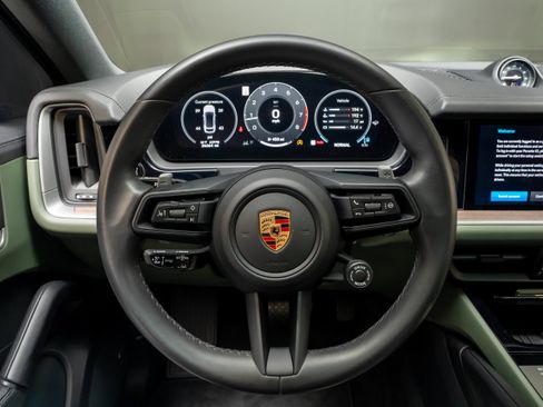 Certified 2024 Porsche Cayenne Coupe AWD/4WD image 18