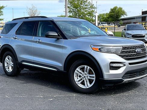 Used 2024 Ford Explorer XLT w/ Equipment Group 202A AWD/4WD image 38