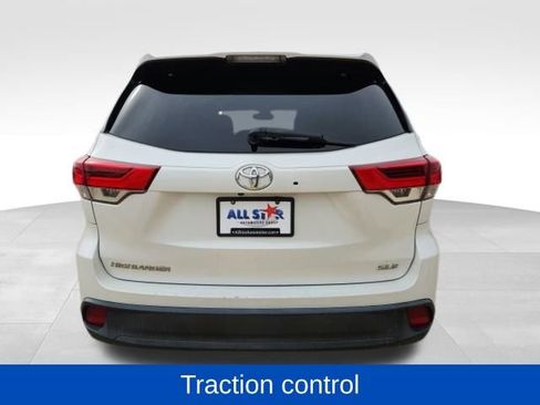 Used 2019 Toyota Highlander XLE image 4