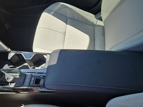Used 2025 Toyota Camry XLE FWD image 22