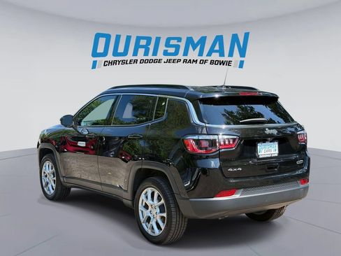 Used 2023 Jeep Compass Latitude AWD/4WD image 4