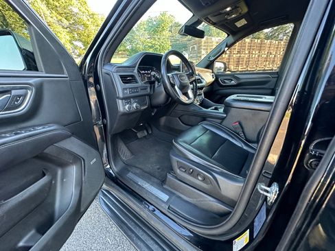 Used 2021 GMC Yukon XL SLT AWD/4WD image 10