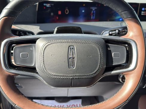 Used 2025 Lincoln Navigator Reserve image 15