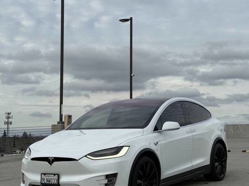 Used 2017 Tesla Model X 90D image 27