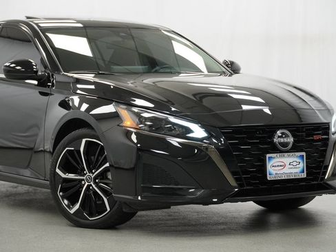 Used 2024 Nissan Altima 2.5 SR w/ SR Premium Package FWD image 8