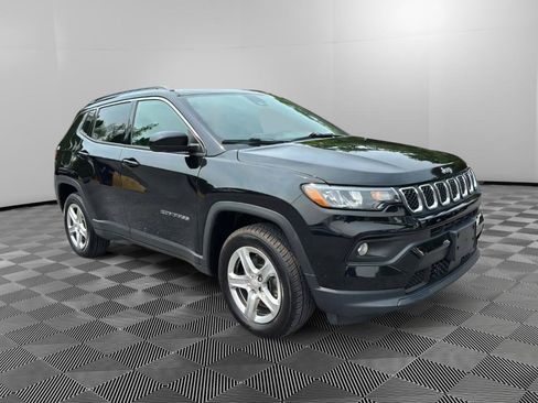 Used 2023 Jeep Compass Latitude w/ Sun and Sound Group AWD/4WD image 2