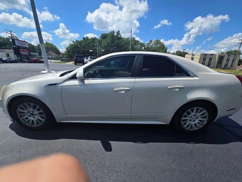 Used 2011 Cadillac CTS Luxury RWD image 4