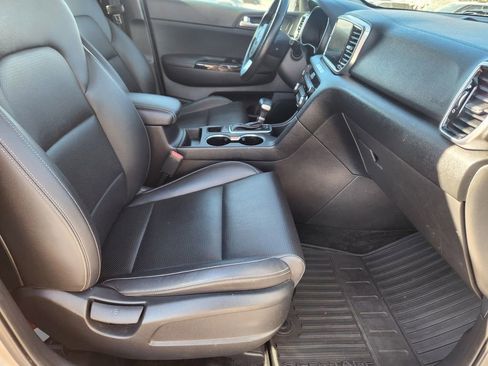 Used 2020 Kia Sportage EX image 18