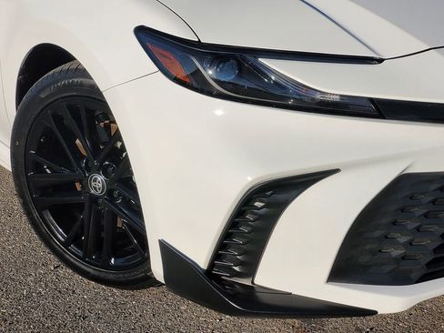Used 2025 Toyota Camry SE image 2
