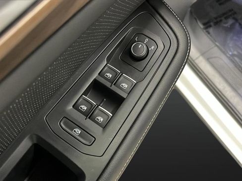 Used 2024 Volkswagen Atlas SE image 21