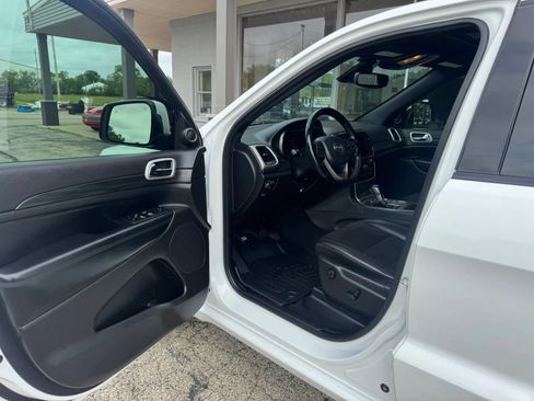 Used 2021 Jeep Grand Cherokee Laredo X AWD/4WD image 9