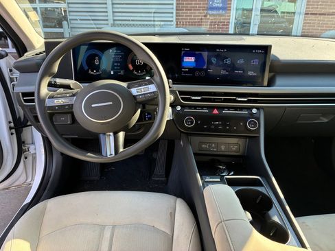 Used 2025 Hyundai Sonata SEL FWD image 4