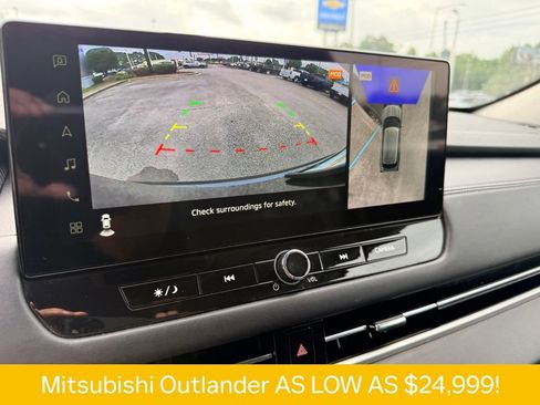 Used 2025 Mitsubishi Outlander SE FWD image 9