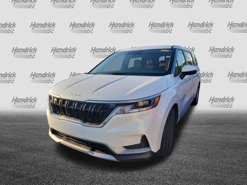 Used 2023 Kia Carnival LX FWD image 4