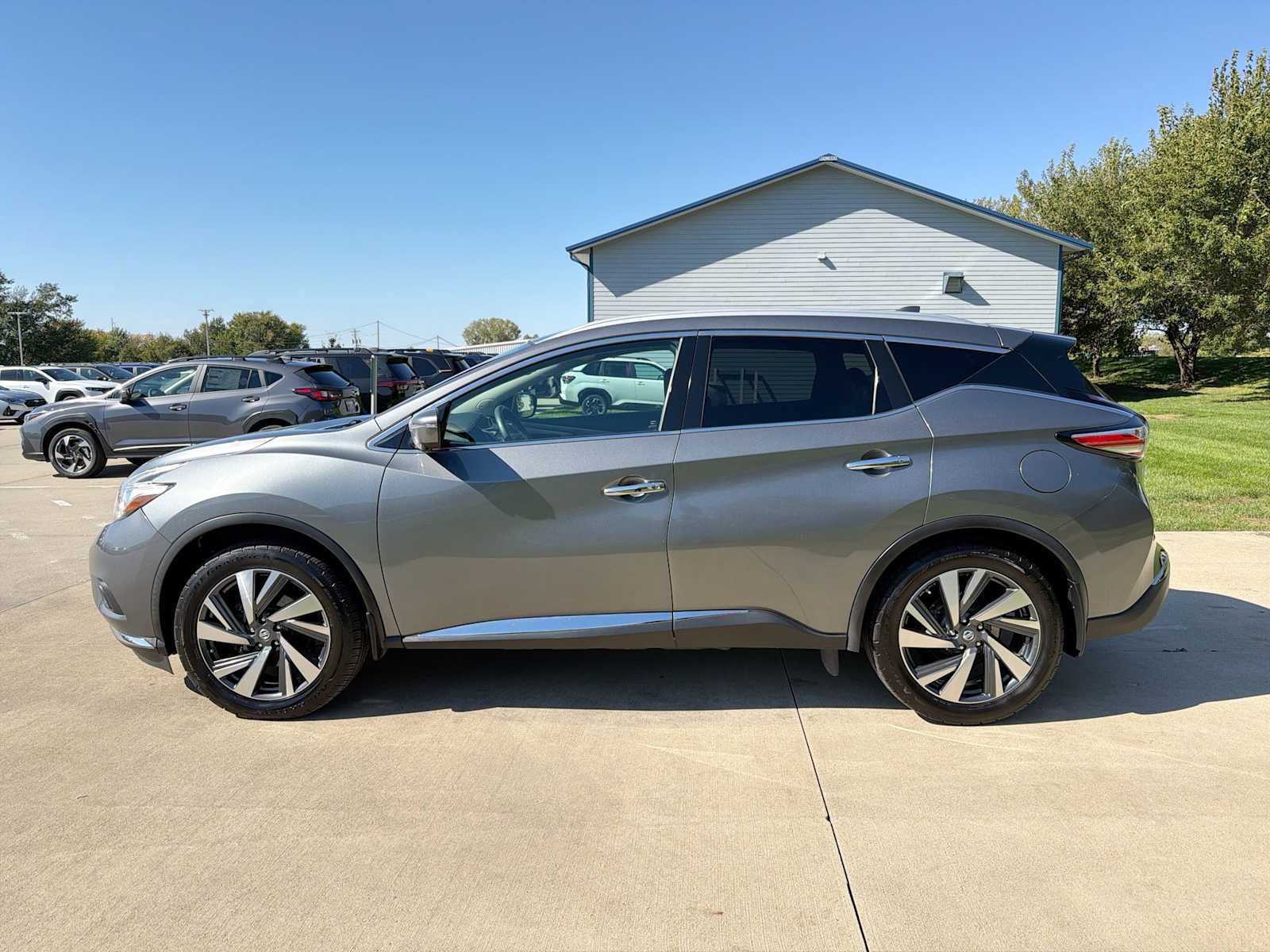 Used 2017 Nissan Murano Platinum w/ Platinum Technology Package AWD/4WD image 3