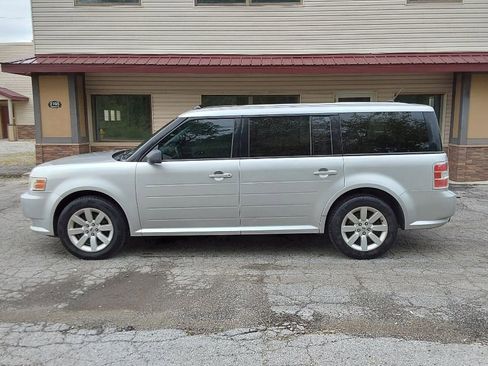 Used 2009 Ford Flex SE FWD image 3