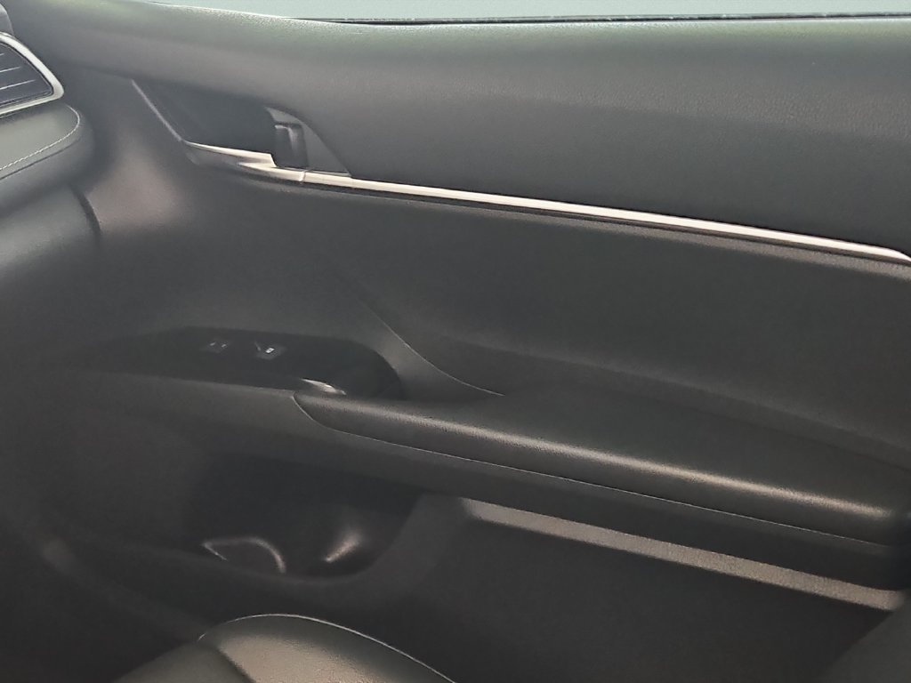 Used 2020 Toyota Camry SE FWD image 13