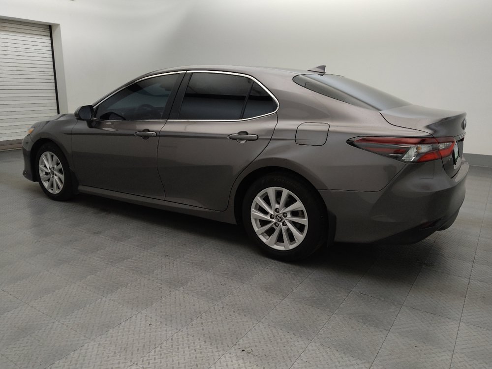 Used 2022 Toyota Camry LE FWD image 3
