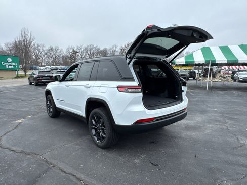 New 2025 Jeep Grand Cherokee Limited image 19