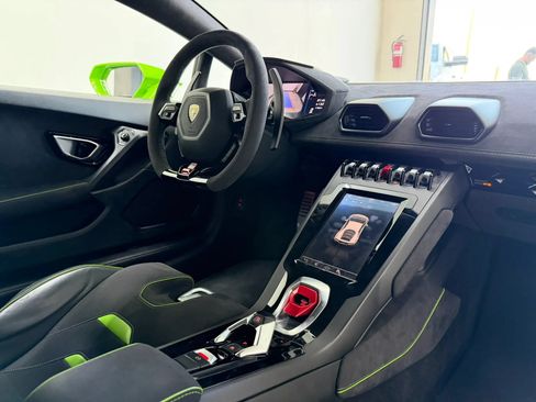 Used 2022 Lamborghini Huracan EVO RWD image 36