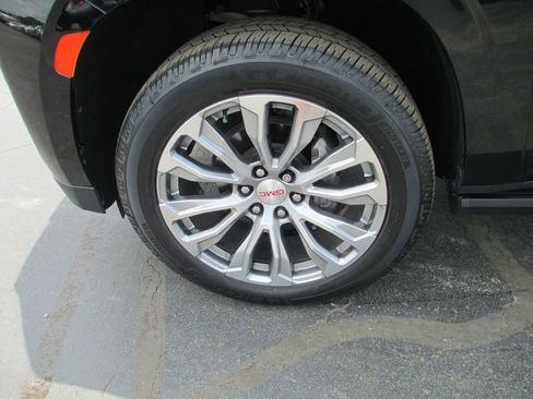 Used 2022 GMC Yukon Denali w/ Denali Ultimate Package AWD/4WD image 15