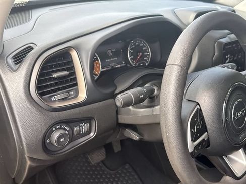 Used 2023 Jeep Renegade Latitude AWD/4WD image 10