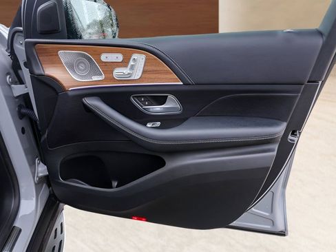 Used 2024 Mercedes-Benz GLS 580 4MATIC image 30