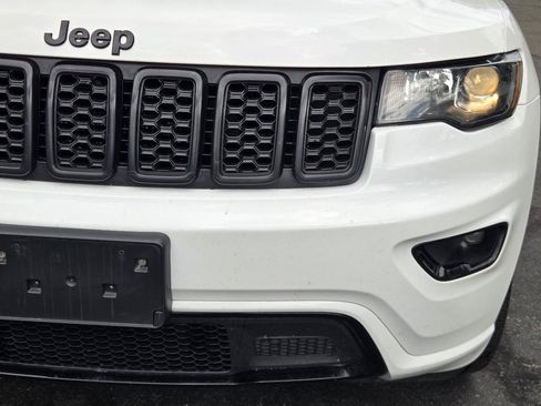 Used 2020 Jeep Grand Cherokee Altitude AWD/4WD image 31