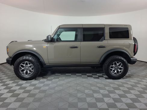 Used 2025 Ford Bronco Badlands image 6