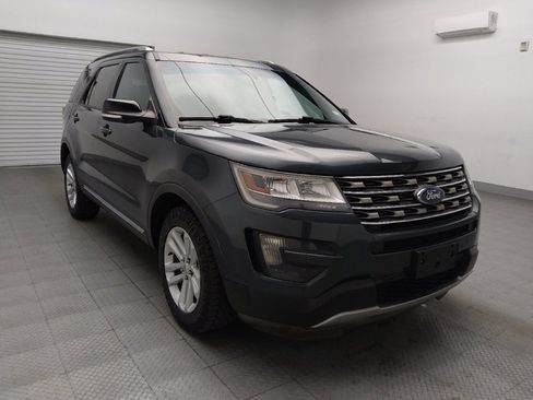 Used 2016 Ford Explorer XLT w/ Equipment Group 202A image 13