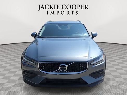 Used 2020 Volvo V60 T5 Cross Country AWD/4WD image 2