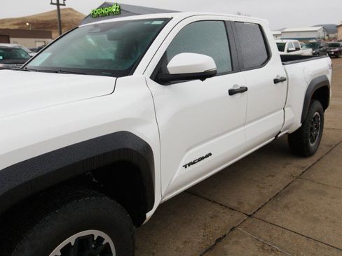 Used 2025 Toyota Tacoma TRD Off-Road image 8