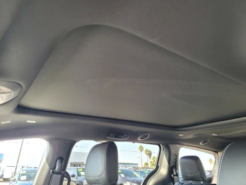 New 2026 Chrysler Pacifica Select FWD image 16