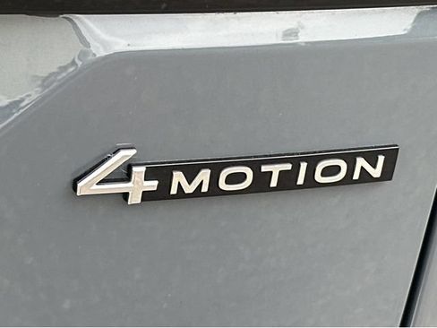 Used 2024 Volkswagen Atlas Peak Edition SE AWD/4WD image 9