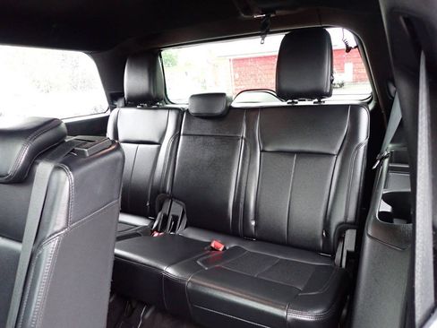Used 2019 Ford Expedition XLT w/ Equipment Group 202A AWD/4WD image 11