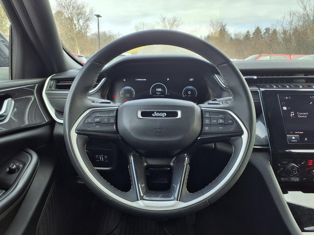 Used 2023 Jeep Grand Cherokee Altitude AWD/4WD image 11