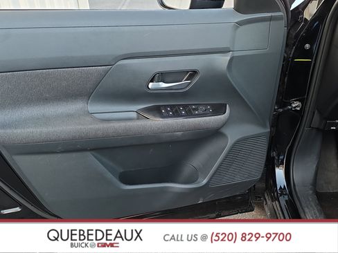 Used 2025 Nissan Kicks SV FWD image 11