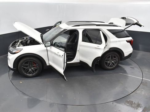 Certified 2025 Ford Explorer ST image 46