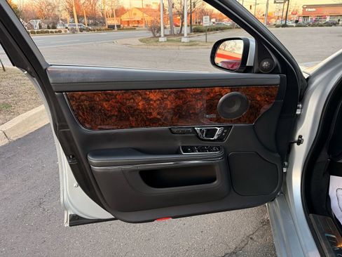 Used 2015 Jaguar XJ Supercharged image 45