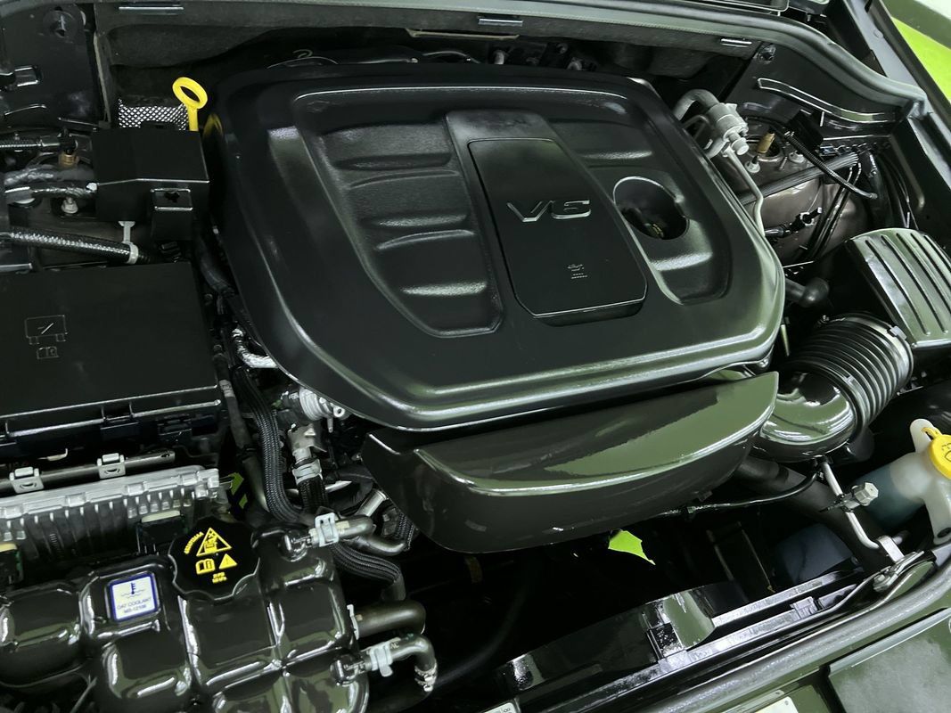 Used 2019 Jeep Grand Cherokee Overland AWD/4WD image 32