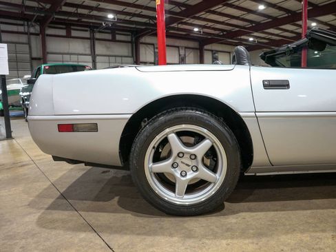 Used 1996 Chevrolet Corvette Convertible RWD image 9