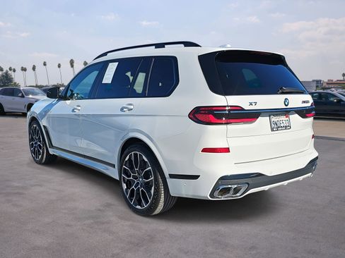 Used 2025 BMW X7 M60i image 7