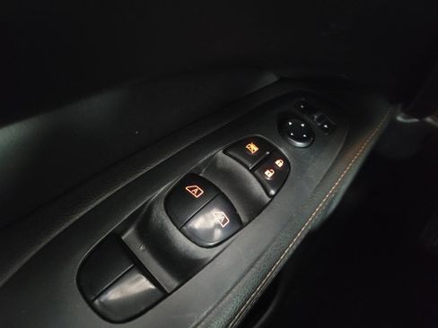 Used 2019 Nissan Pathfinder SL image 27