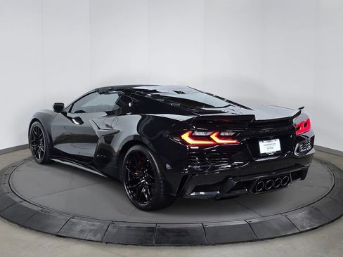 Used 2025 Chevrolet Corvette Z06 w/ Stealth Interior Trim Package RWD image 3