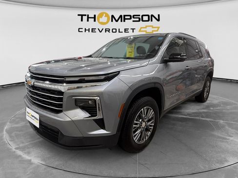 Used 2026 Chevrolet Traverse LT AWD/4WD image 1