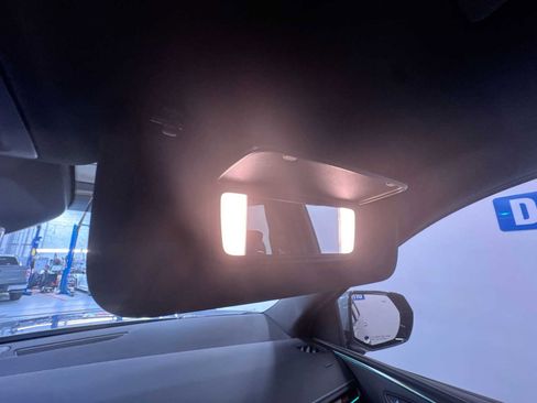 Used 2024 Cadillac Escalade Premium Luxury image 35