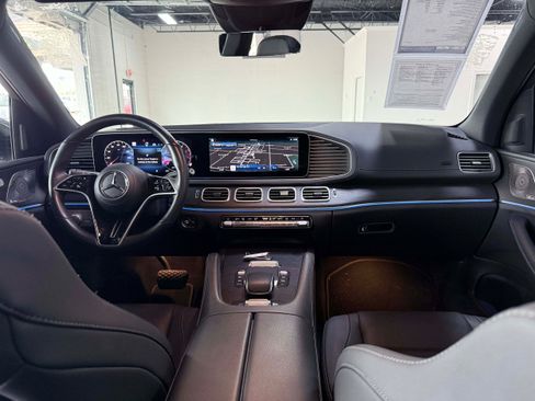 Used 2025 Mercedes-Benz GLS 450 4MATIC image 17