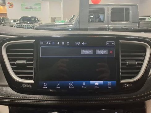 Used 2022 Chrysler Pacifica Touring-L image 20