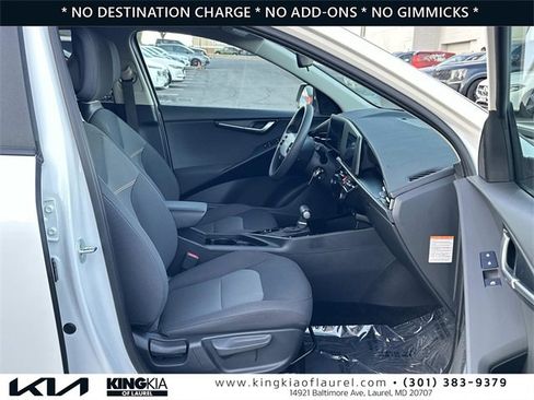 Used 2025 Kia Niro LX image 16